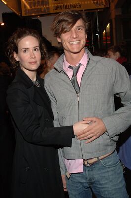 10182005_-_Opening_Of_Absurd_Person_Singular_-_Arrivals_002.jpg