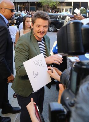07192017_-_Celebrity_Sightings_At_Comic-Con_International_2017_009.jpg