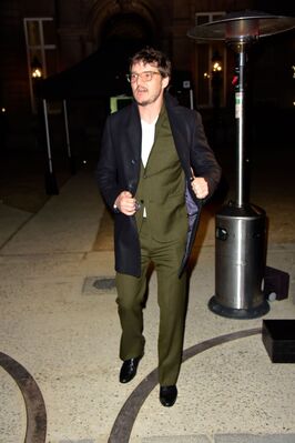 01172018_-_Pedro_Pascal__the_Valentino_Fashion_show_Autumn-Winter_2018_Men_during_the_Paris_Fashion_Week__1_002.jpg