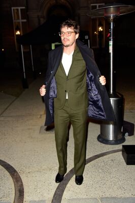 01172018_-_Pedro_Pascal__the_Valentino_Fashion_show_Autumn-Winter_2018_Men_during_the_Paris_Fashion_Week__1_003.jpg