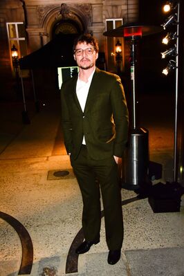 01172018_-_Pedro_Pascal__the_Valentino_Fashion_show_Autumn-Winter_2018_Men_during_the_Paris_Fashion_Week__1_004.jpg