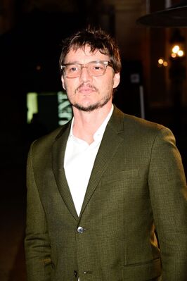 01172018_-_Pedro_Pascal__the_Valentino_Fashion_show_Autumn-Winter_2018_Men_during_the_Paris_Fashion_Week__1_007.jpg