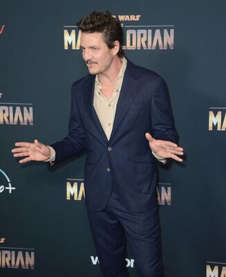11142019_-_Premiere_Of_DisneyPluses_The_Mandalorian_-_Arrivals_015.jpg