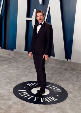 02092020_-_2020_Vanity_Fair_Oscar_Party_Hosted_By_Radhika_Jones_-_Roaming_Arrivals_029.jpg