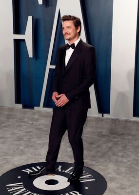 02092020_-_2020_Vanity_Fair_Oscar_Party_Hosted_By_Radhika_Jones_-_Roaming_Arrivals_032.jpg