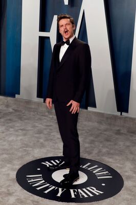 02092020_-_2020_Vanity_Fair_Oscar_Party_Hosted_By_Radhika_Jones_-_Roaming_Arrivals_033.jpg