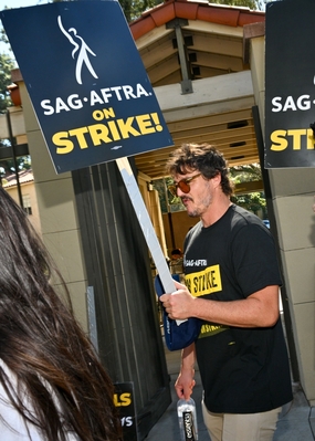 09232023_-_Actors_Continue_To_Strike_As_Writers_Deal_With_Studios_Nears_Completion_002.jpg