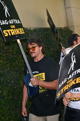 09232023_-_Actors_Continue_To_Strike_As_Writers_Deal_With_Studios_Nears_Completion_004.jpg