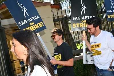 09232023_-_Actors_Continue_To_Strike_As_Writers_Deal_With_Studios_Nears_Completion_008.jpg