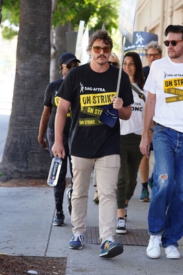 09232023_-_Actors_Continue_To_Strike_As_Writers_Deal_With_Studios_Nears_Completion_016.jpg
