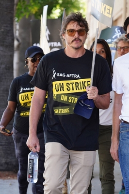 09232023_-_Actors_Continue_To_Strike_As_Writers_Deal_With_Studios_Nears_Completion_017.jpg