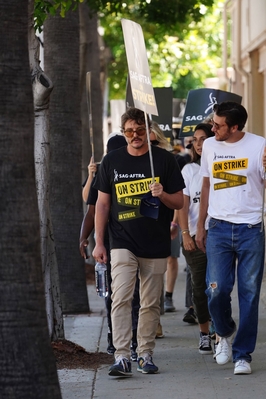 09232023_-_Actors_Continue_To_Strike_As_Writers_Deal_With_Studios_Nears_Completion_023.jpg