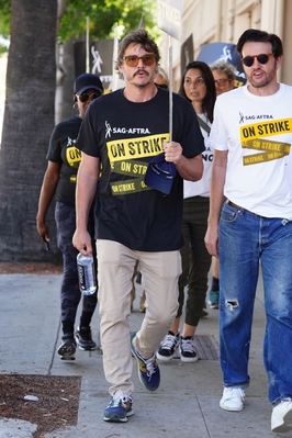 09232023_-_Actors_Continue_To_Strike_As_Writers_Deal_With_Studios_Nears_Completion_027.jpg
