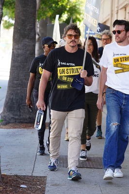 09232023_-_Actors_Continue_To_Strike_As_Writers_Deal_With_Studios_Nears_Completion_028.jpg