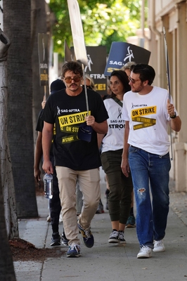 09232023_-_Actors_Continue_To_Strike_As_Writers_Deal_With_Studios_Nears_Completion_048.jpg