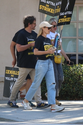 09232023_-_Actors_Continue_To_Strike_As_Writers_Deal_With_Studios_Nears_Completion_056.jpg