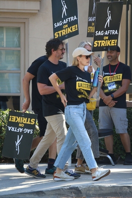 09232023_-_Actors_Continue_To_Strike_As_Writers_Deal_With_Studios_Nears_Completion_057.jpg