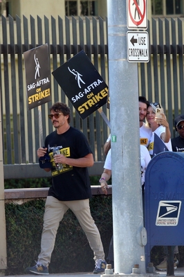09232023_-_Actors_Continue_To_Strike_As_Writers_Deal_With_Studios_Nears_Completion_071.jpg