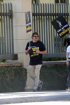 09232023_-_Actors_Continue_To_Strike_As_Writers_Deal_With_Studios_Nears_Completion_082.jpg