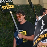 09232023_-_Actors_Continue_To_Strike_As_Writers_Deal_With_Studios_Nears_Completion_004.jpg