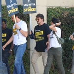 09232023_-_Actors_Continue_To_Strike_As_Writers_Deal_With_Studios_Nears_Completion_068.jpg