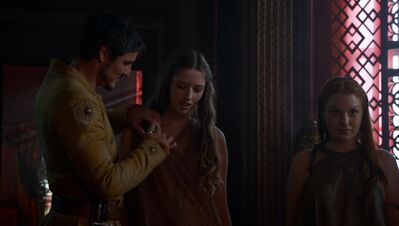 GAME_OF_THRONES_-_E4X01_TWO_SWORDS_075.jpg