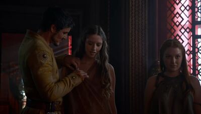 GAME_OF_THRONES_-_E4X01_TWO_SWORDS_076.jpg