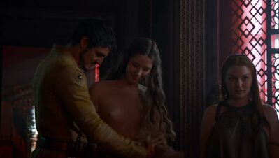 GAME_OF_THRONES_-_E4X01_TWO_SWORDS_082.jpg