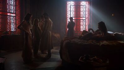 GAME_OF_THRONES_-_E4X01_TWO_SWORDS_148.jpg