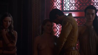 GAME_OF_THRONES_-_E4X01_TWO_SWORDS_164.jpg