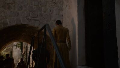 GAME_OF_THRONES_-_E4X01_TWO_SWORDS_617.jpg