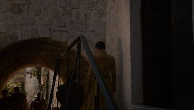 GAME_OF_THRONES_-_E4X01_TWO_SWORDS_618.jpg