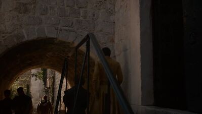GAME_OF_THRONES_-_E4X01_TWO_SWORDS_619.jpg