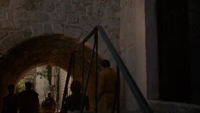 GAME_OF_THRONES_-_E4X01_TWO_SWORDS_621.jpg
