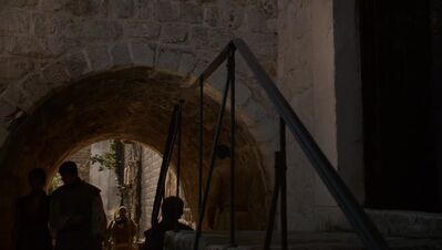 GAME_OF_THRONES_-_E4X01_TWO_SWORDS_623.jpg